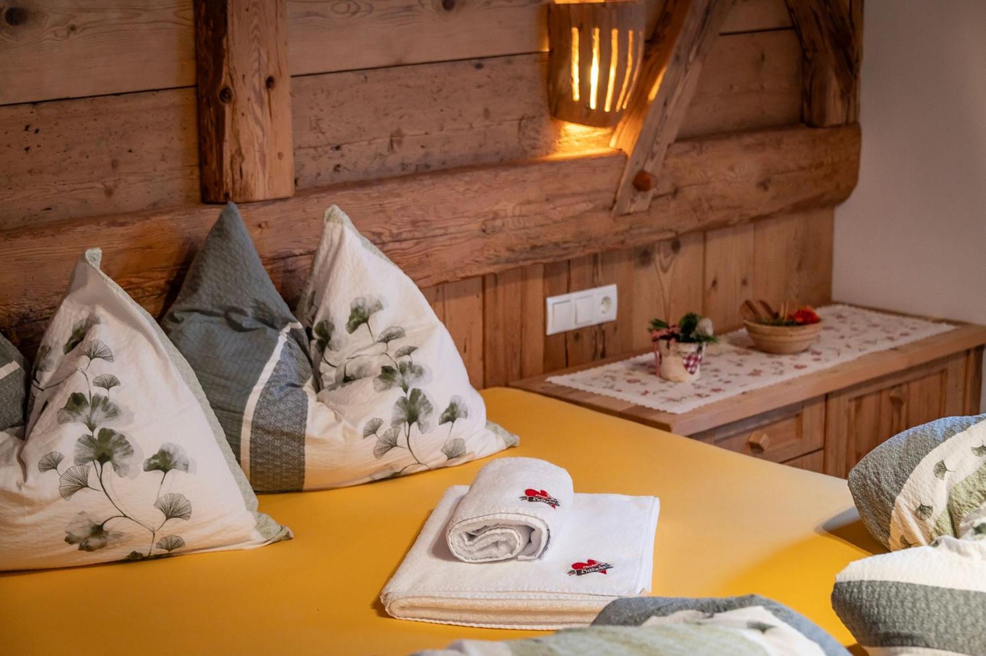 Chalets Almdorf Haidenberg Brunico Quarto foto